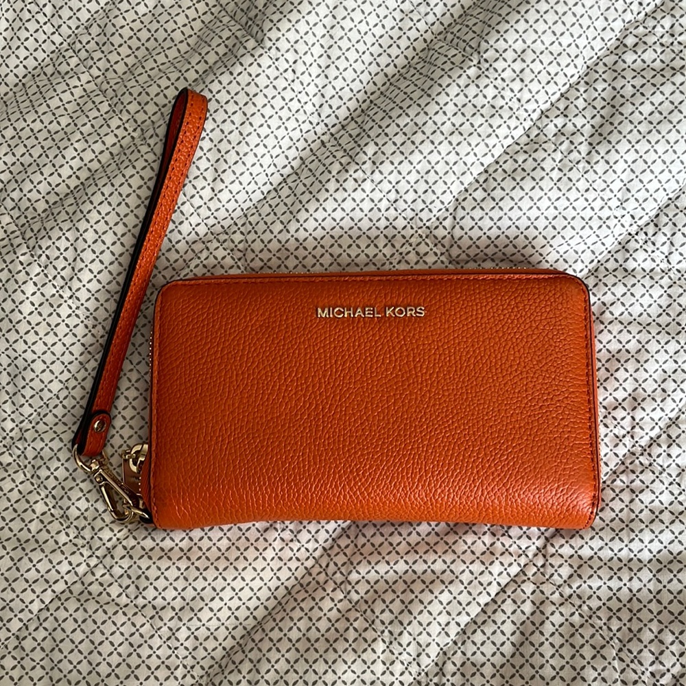 Michael Kors orange wristlet wallet - never used - excellent condition